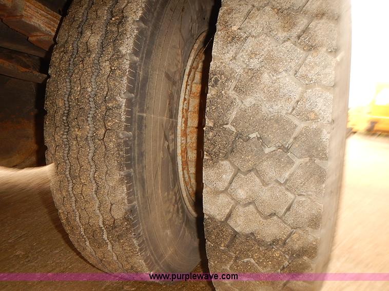 image for item J3087 1994 International 3800 school bus