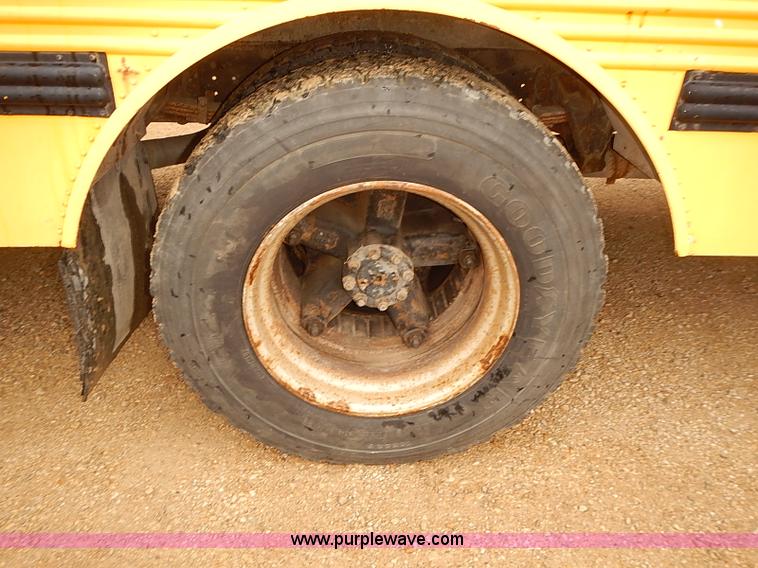 image for item J3087 1994 International 3800 school bus