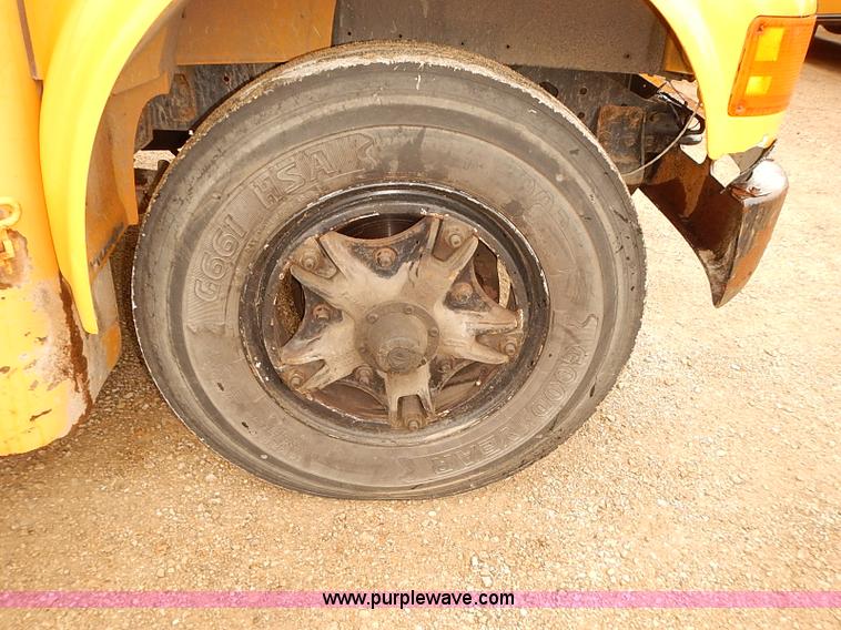 image for item J3087 1994 International 3800 school bus