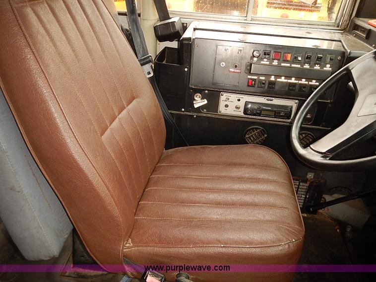 image for item J3087 1994 International 3800 school bus