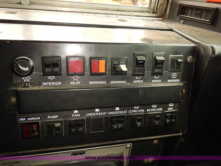 image for item J3087 1994 International 3800 school bus