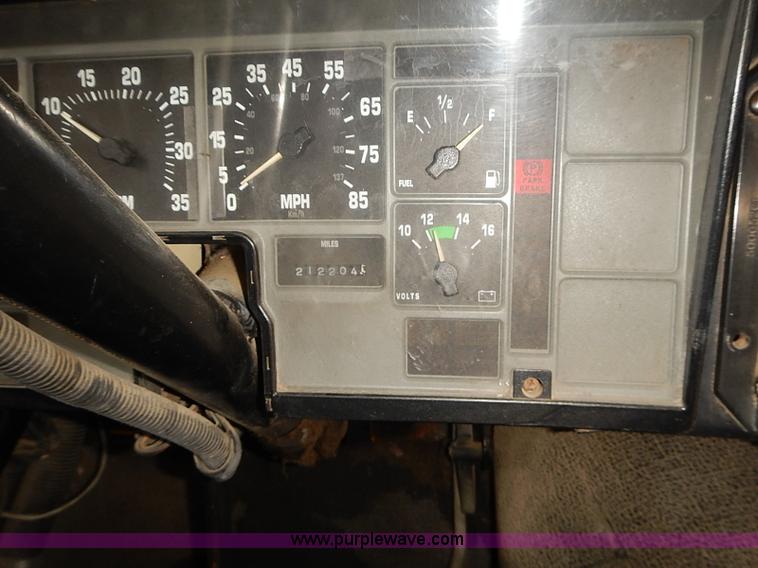 image for item J3087 1994 International 3800 school bus