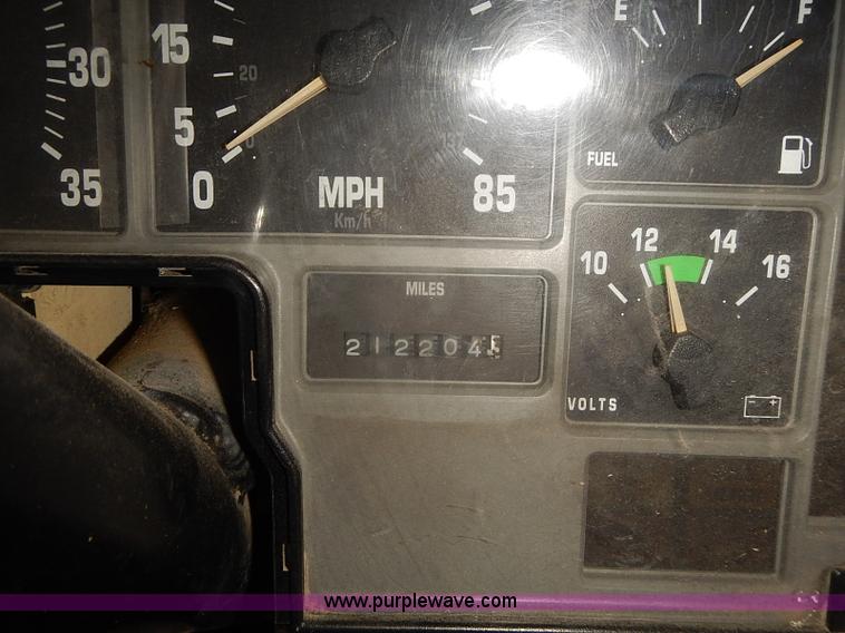 image for item J3087 1994 International 3800 school bus