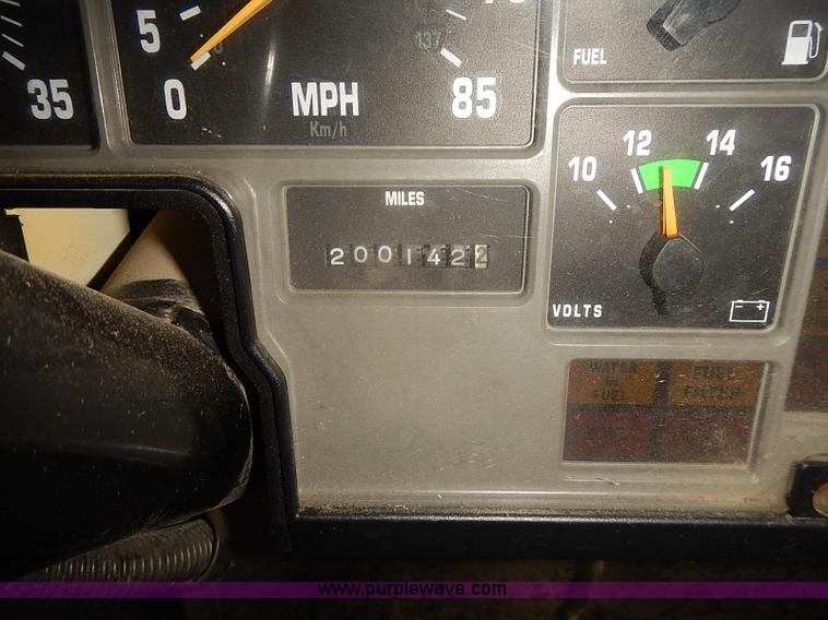 image for item J3088 1997 International 3800 school bus