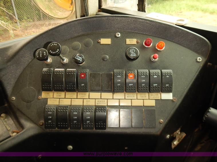 image for item J3088 1997 International 3800 school bus