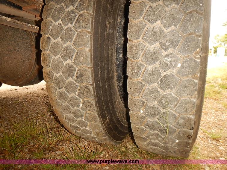 image for item J3088 1997 International 3800 school bus