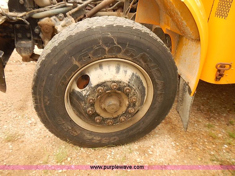 image for item J3088 1997 International 3800 school bus