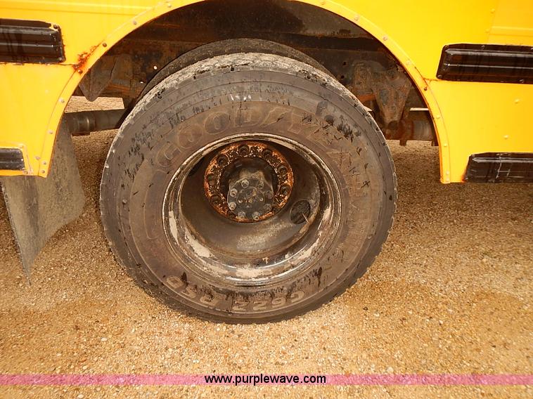 image for item J3089 1997 International 3800 school bus