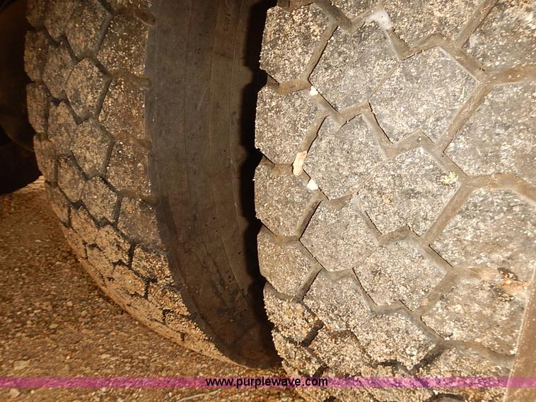 image for item J3089 1997 International 3800 school bus