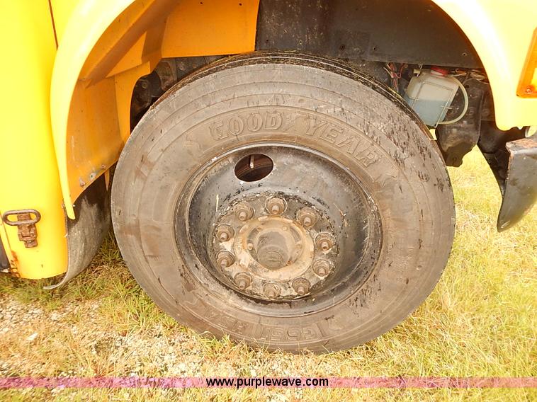 image for item J3089 1997 International 3800 school bus