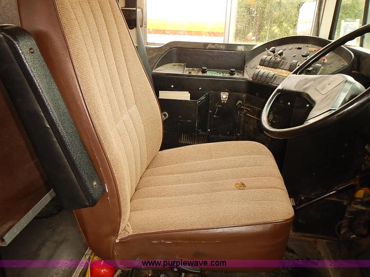 image for item J3089 1997 International 3800 school bus