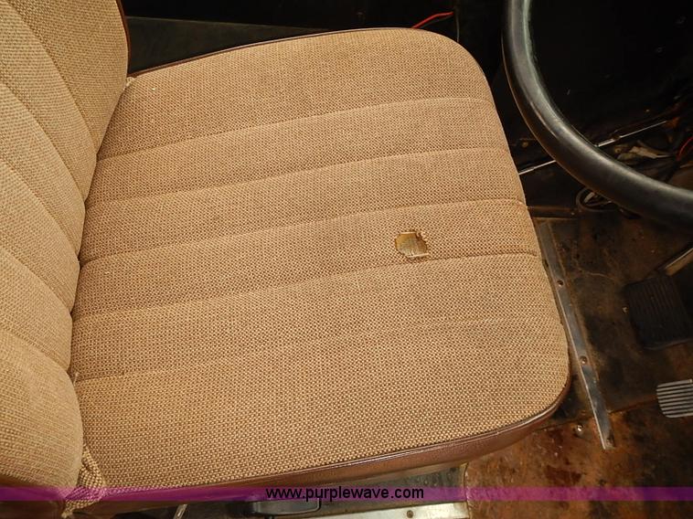 image for item J3089 1997 International 3800 school bus