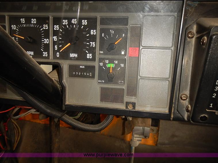 image for item J3089 1997 International 3800 school bus