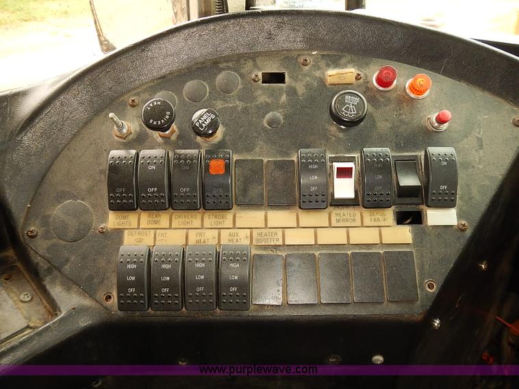 image for item J3089 1997 International 3800 school bus