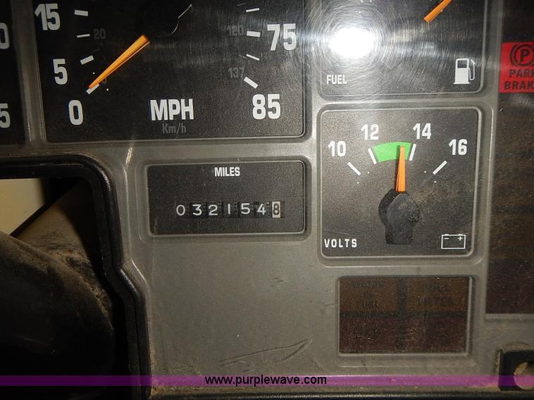 image for item J3089 1997 International 3800 school bus