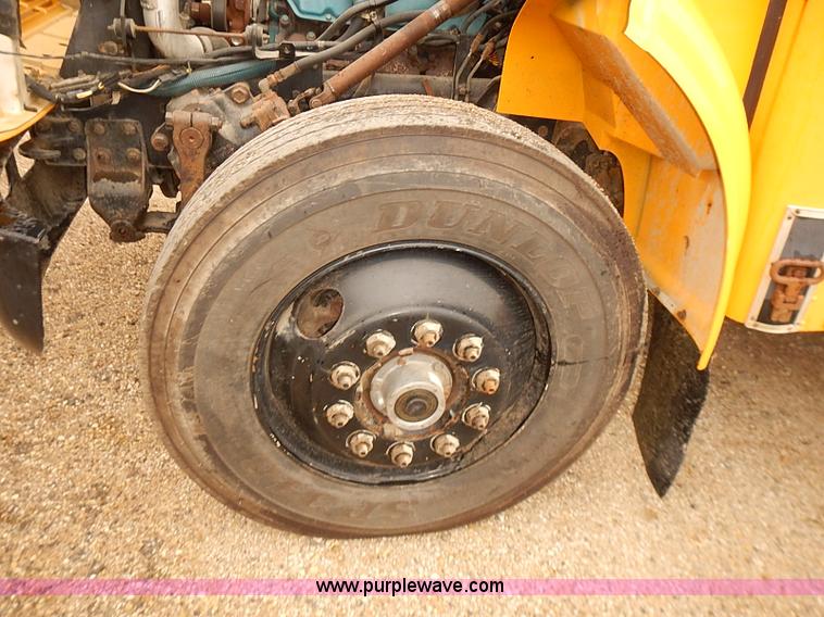 image for item J3090 1995 International 3800 school bus