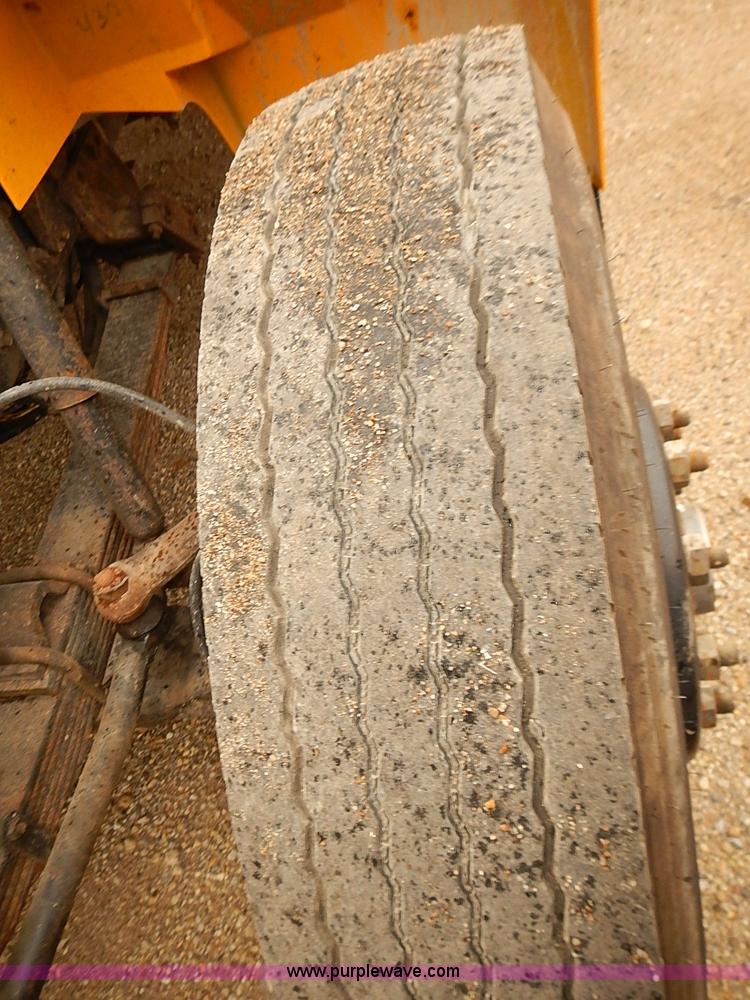 image for item J3090 1995 International 3800 school bus