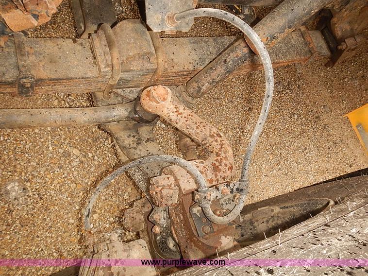 image for item J3090 1995 International 3800 school bus