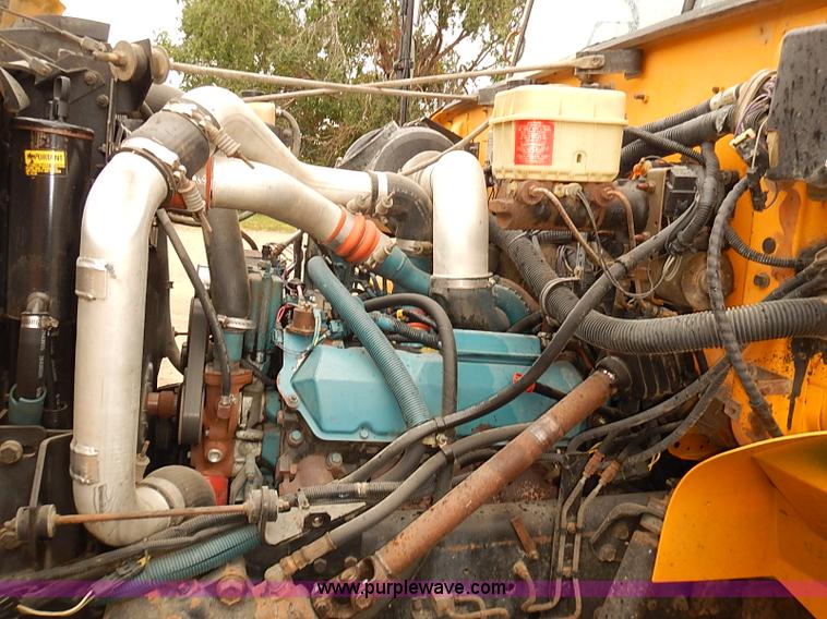 image for item J3090 1995 International 3800 school bus