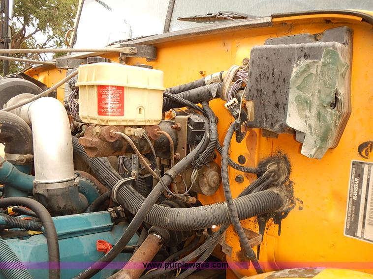 image for item J3090 1995 International 3800 school bus