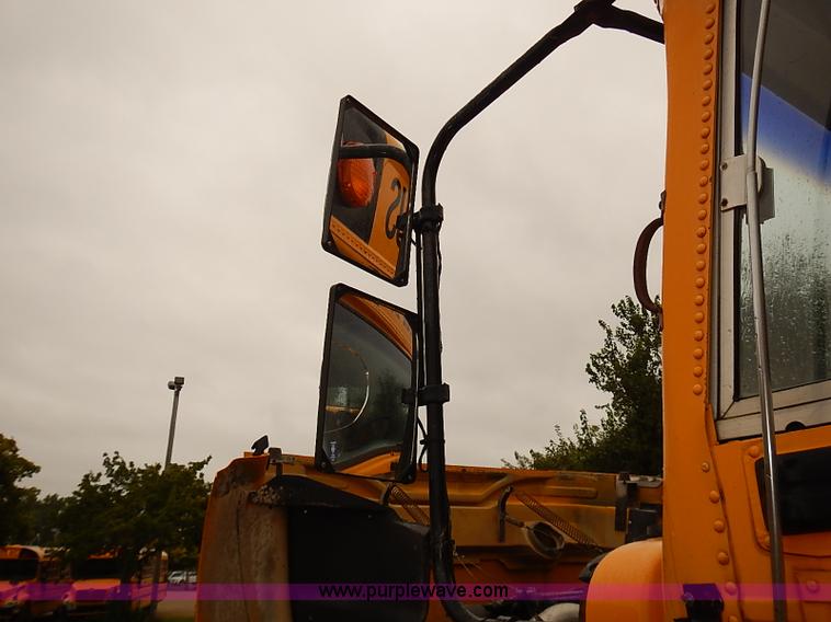 image for item J3090 1995 International 3800 school bus