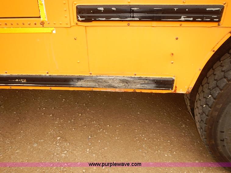 image for item J3090 1995 International 3800 school bus