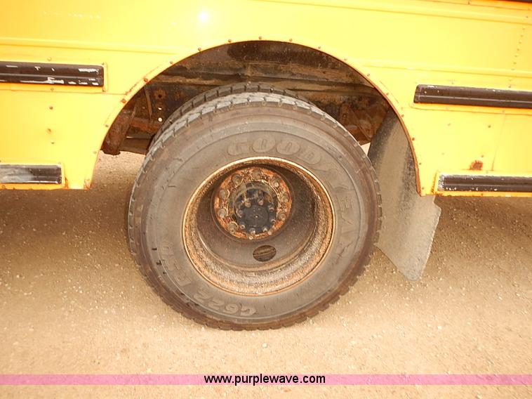 image for item J3090 1995 International 3800 school bus