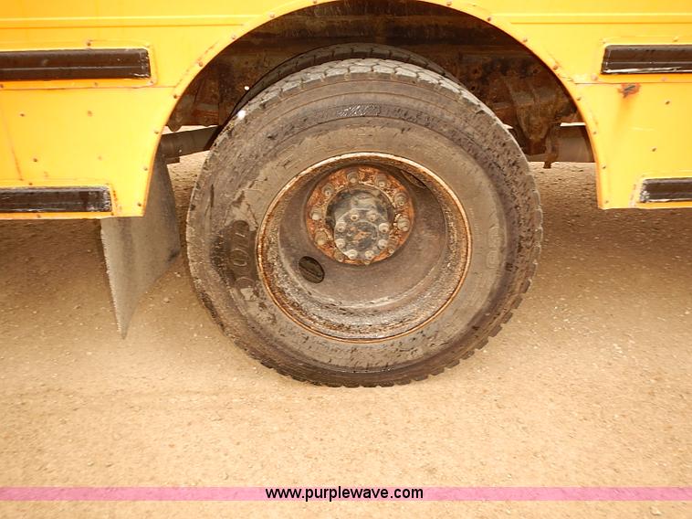 image for item J3090 1995 International 3800 school bus