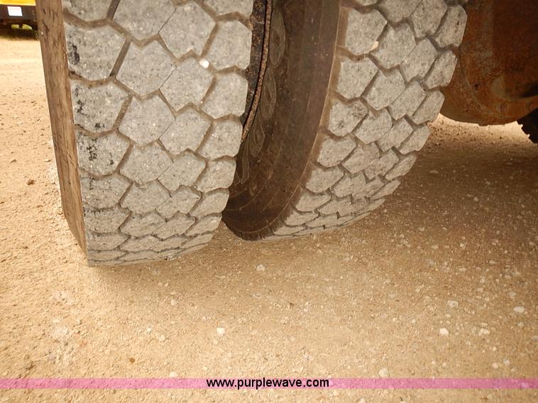 image for item J3090 1995 International 3800 school bus