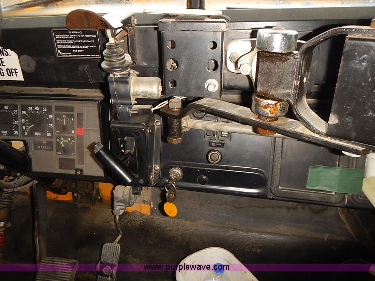 image for item J3090 1995 International 3800 school bus