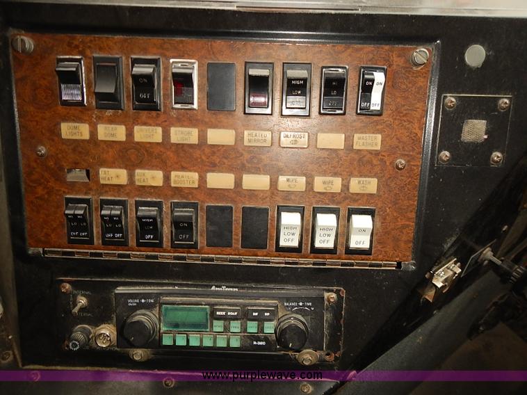 image for item J3090 1995 International 3800 school bus