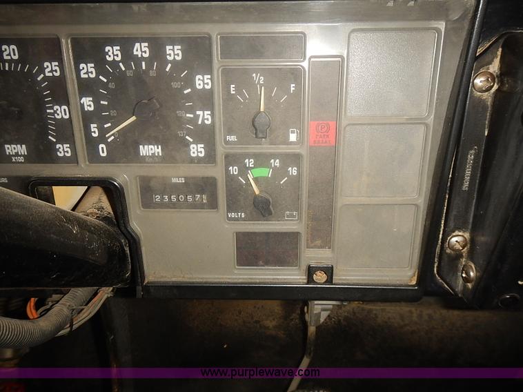 image for item J3090 1995 International 3800 school bus