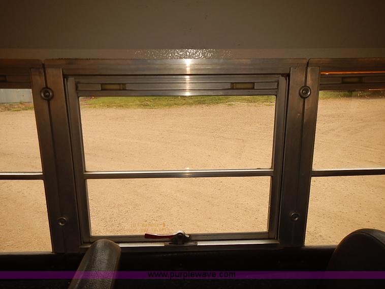 image for item J3090 1995 International 3800 school bus