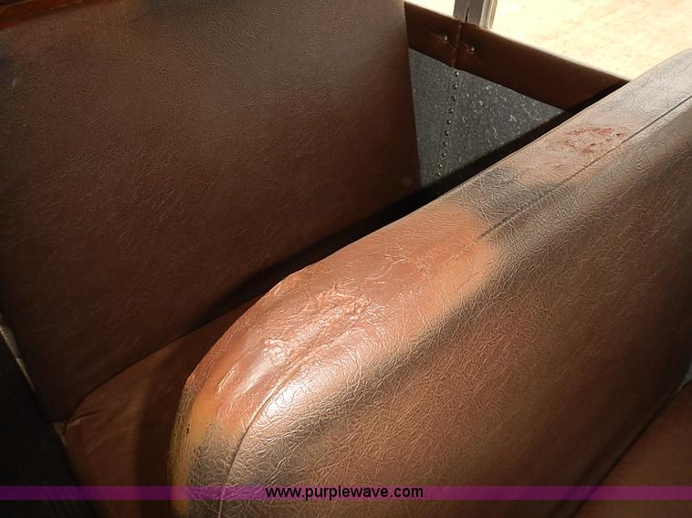 image for item J3090 1995 International 3800 school bus