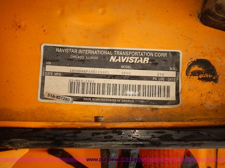 image for item J3090 1995 International 3800 school bus