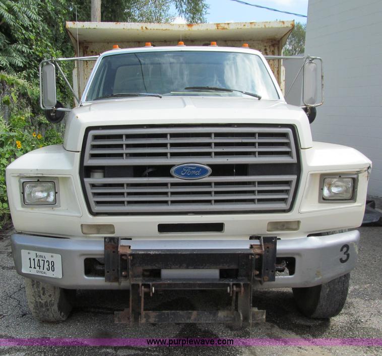 image for item J3421 1996 Ford F700 dump truck