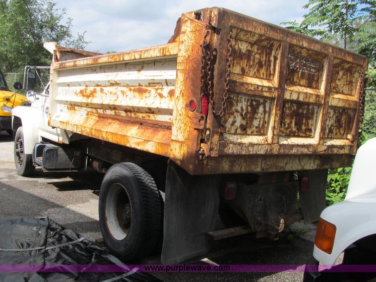 image for item J3421 1996 Ford F700 dump truck