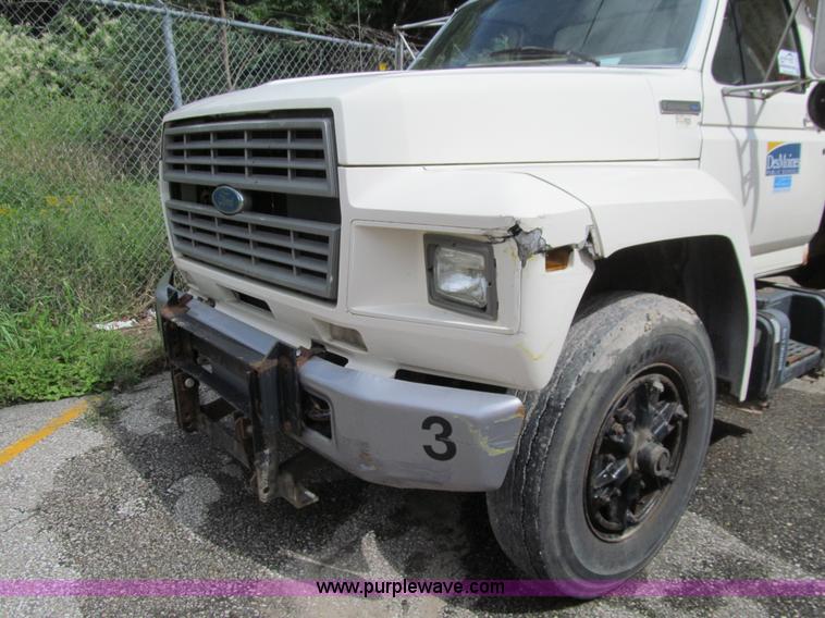 image for item J3421 1996 Ford F700 dump truck