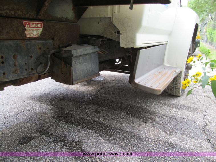 image for item J3421 1996 Ford F700 dump truck