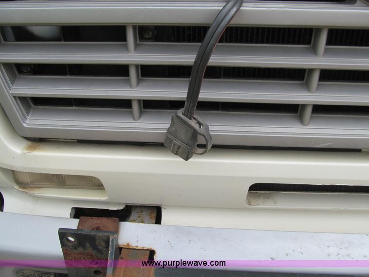 image for item J3421 1996 Ford F700 dump truck