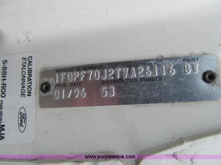 image for item J3421 1996 Ford F700 dump truck