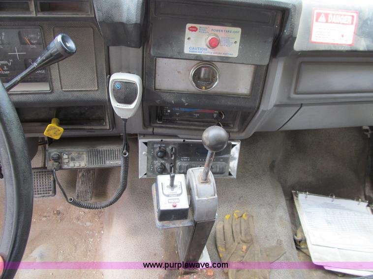 image for item J3421 1996 Ford F700 dump truck