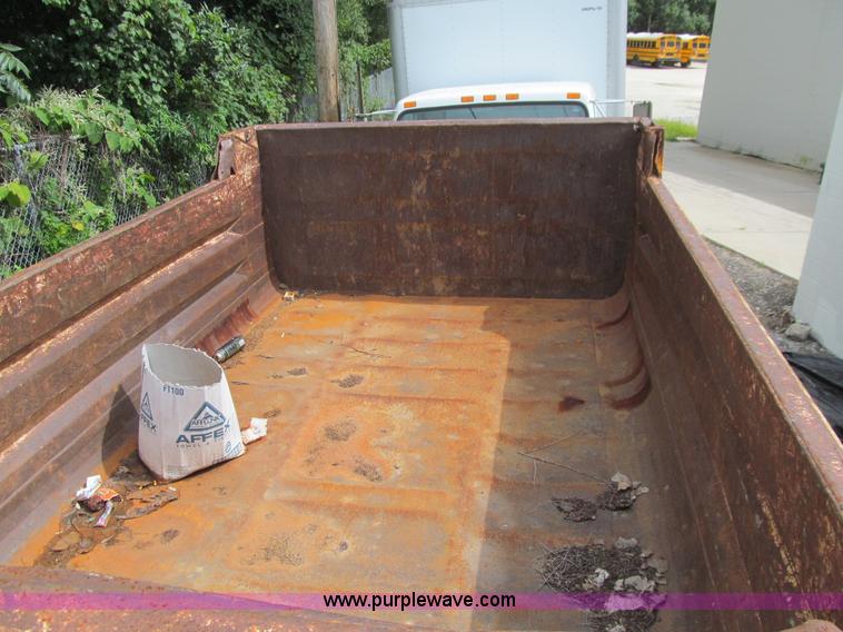 image for item J3421 1996 Ford F700 dump truck