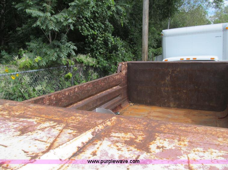 image for item J3421 1996 Ford F700 dump truck