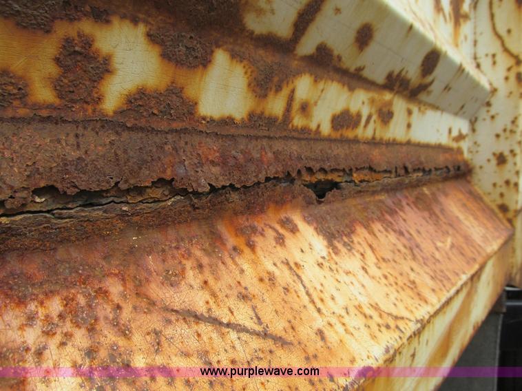 image for item J3421 1996 Ford F700 dump truck