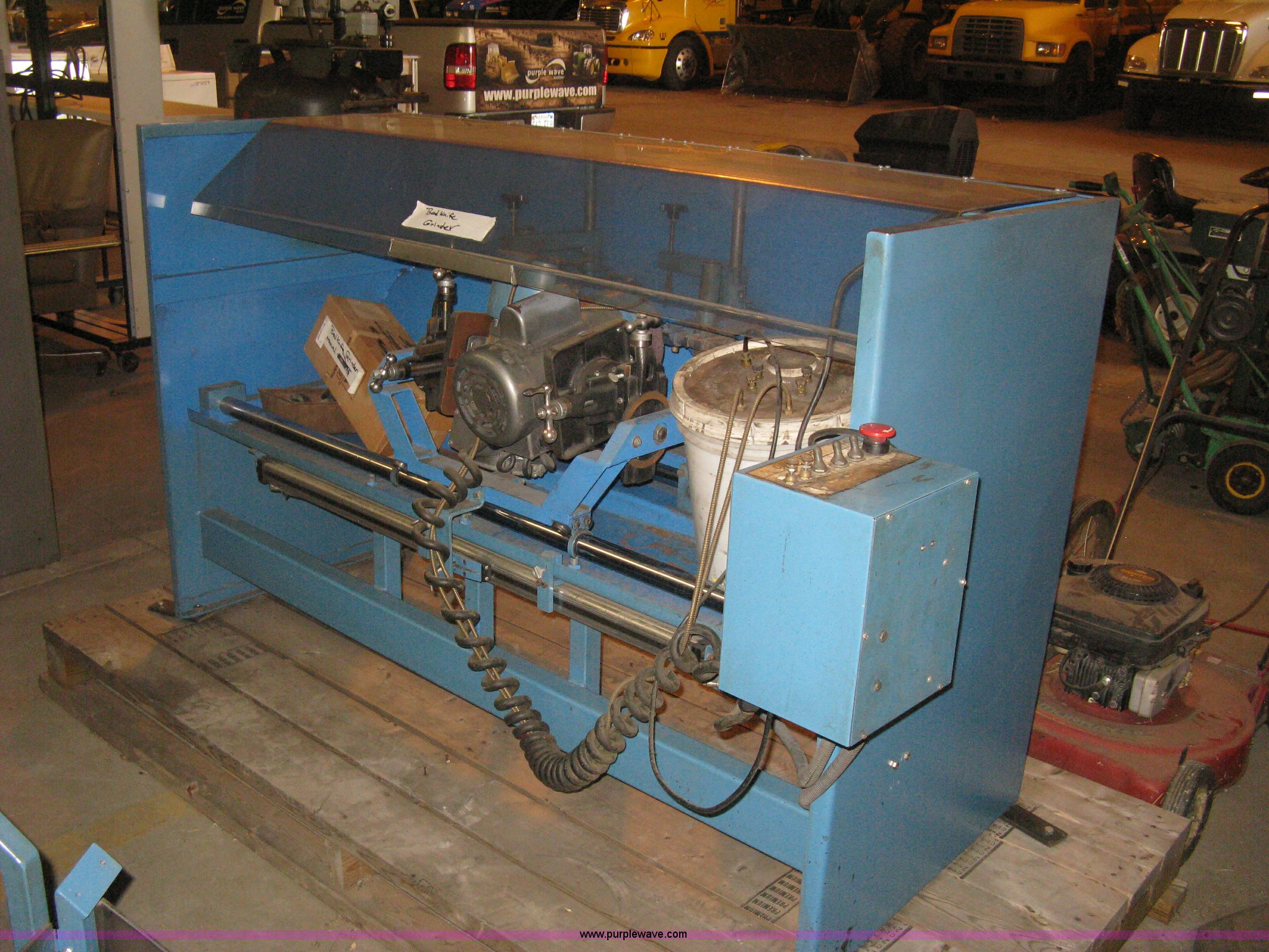 Ideal 1000 bedknife grinder in Hutchinson, KS Item BE9228 sold