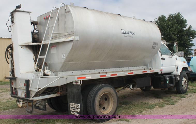 image for item AJ9344 2001 Chevrolet C7500 feed delivery truck