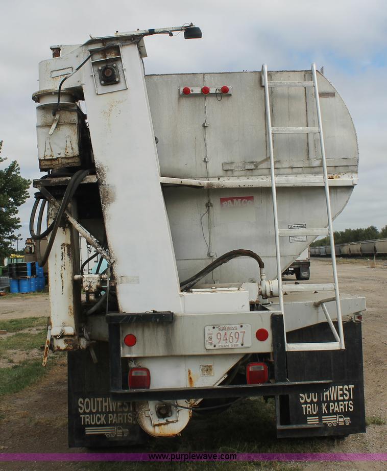 image for item AJ9344 2001 Chevrolet C7500 feed delivery truck