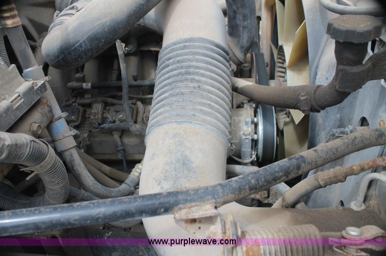 image for item AJ9344 2001 Chevrolet C7500 feed delivery truck