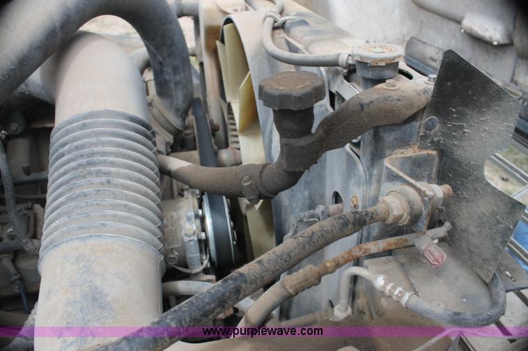 image for item AJ9344 2001 Chevrolet C7500 feed delivery truck